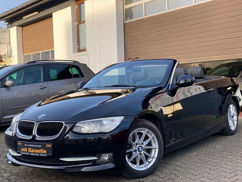 Gebraucht BMW 318 Cabriolet Comfort Edition 143 PS (105 kW) 2012 Schwarz Cabrio