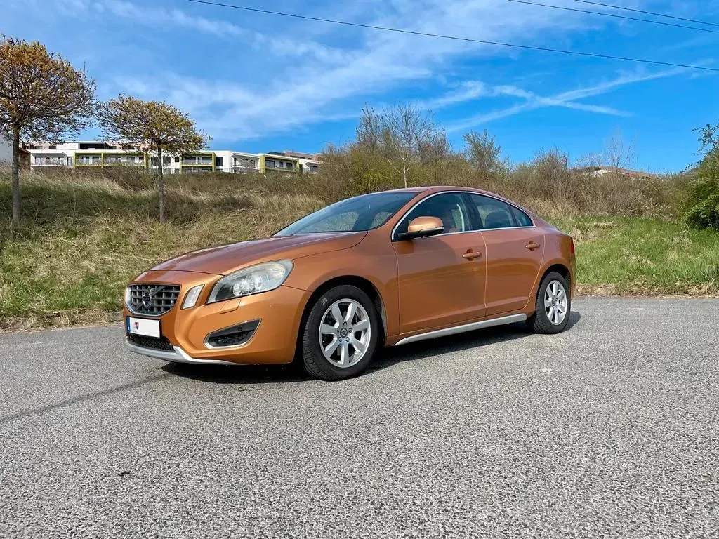 Gebraucht Volvo S60 Summum 163 PS (119 kW) 2011 Orange Limousine