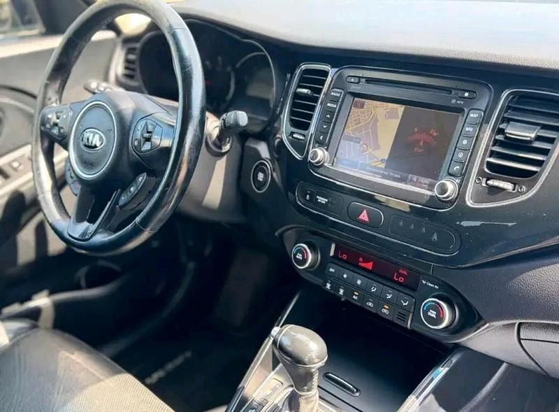 Gebraucht Kia Carens 136 PS (100 kW) 2014 Grau Van / Kleinbus