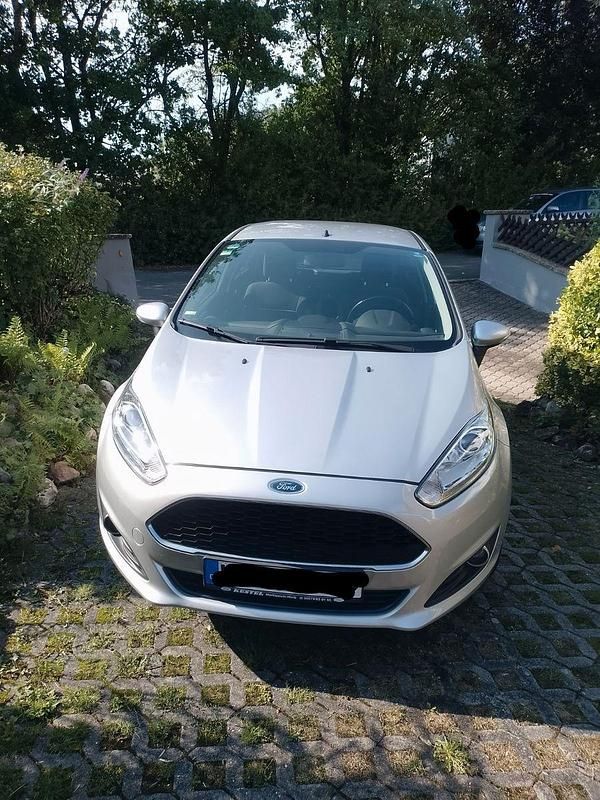 Silber Gebraucht 2016 Ford Fiesta SYNC Edition Kleinwagen | 7.000 € (Fairer Preis) - Bild 1/4