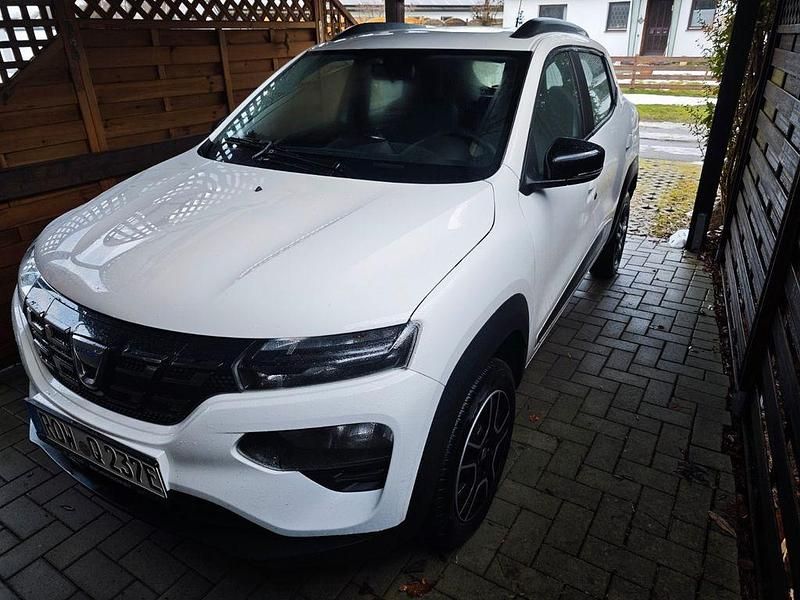 Weiß Gebraucht 2022 Dacia Spring Comfort Plus Kleinwagen | 8.990 € (Superpreis) - Bild 1/4