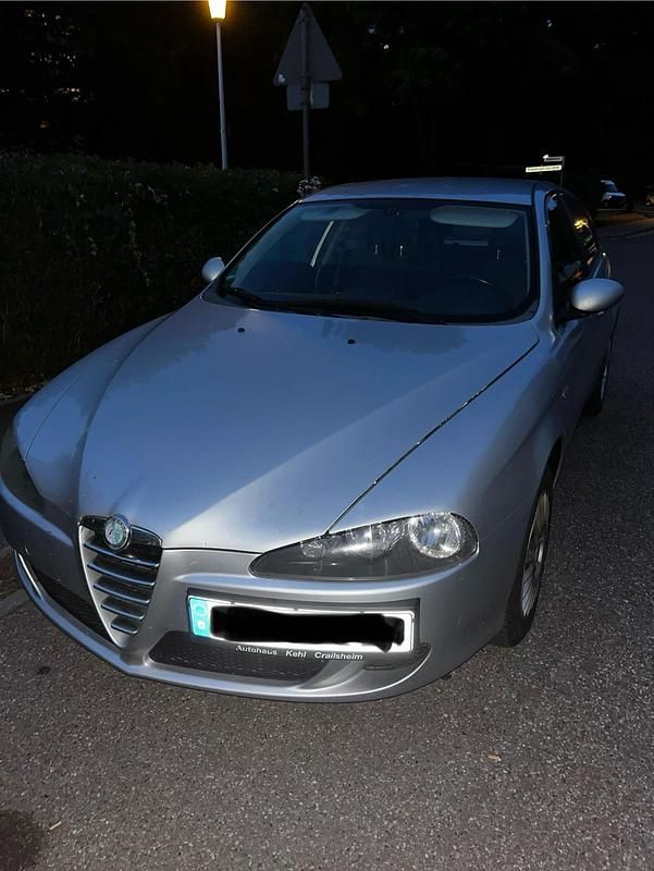 Silber Gebraucht 2005 Alfa Romeo 147 Kleinwagen | 850 € (Fairer Preis) - Bild 1/4