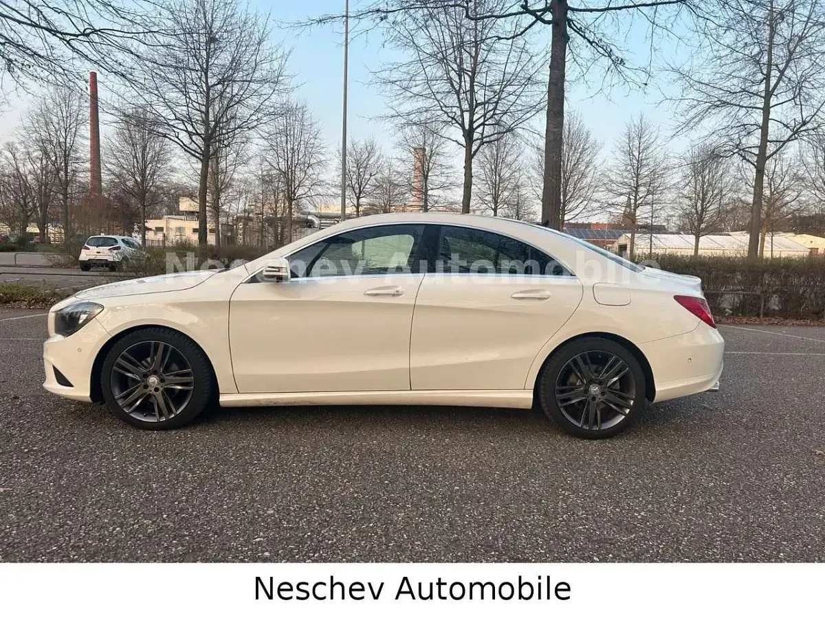 Gebraucht Mercedes CLA180 Urban 122 PS (89 kW) 2015 Weiß Limousine