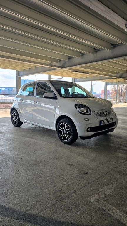 Weiß Gebraucht 2019 Smart ForFour Limousine | 13.500 € (Fairer Preis) - Bild 1/4