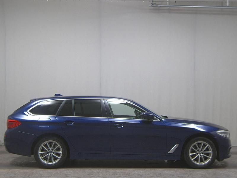 Blau Gebraucht 2020 BMW 520 Performance Kombi | 23.980 € (Superpreis) - Bild 1/4