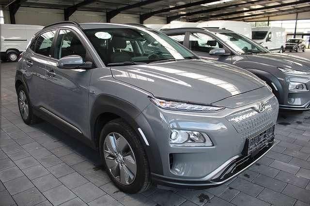 Grau metallic Gebraucht 2020 Hyundai Kona SUV | 17.410 € (Fairer Preis) - Bild 1/4