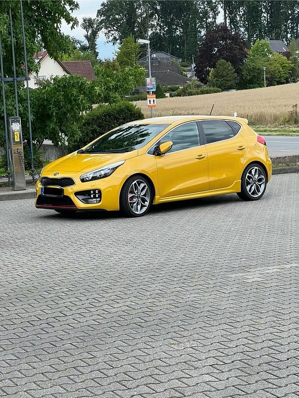 Gelb Gebraucht 2016 Kia Ceed GT Kleinwagen | 12.500 € (Fairer Preis) - Bild 1/4
