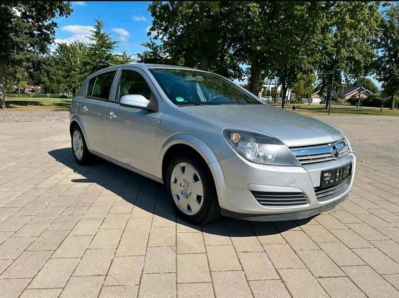 Silber Gebraucht 2005 Opel Astra Limousine | 2.249 € (Fairer Preis) - Bild 1/4