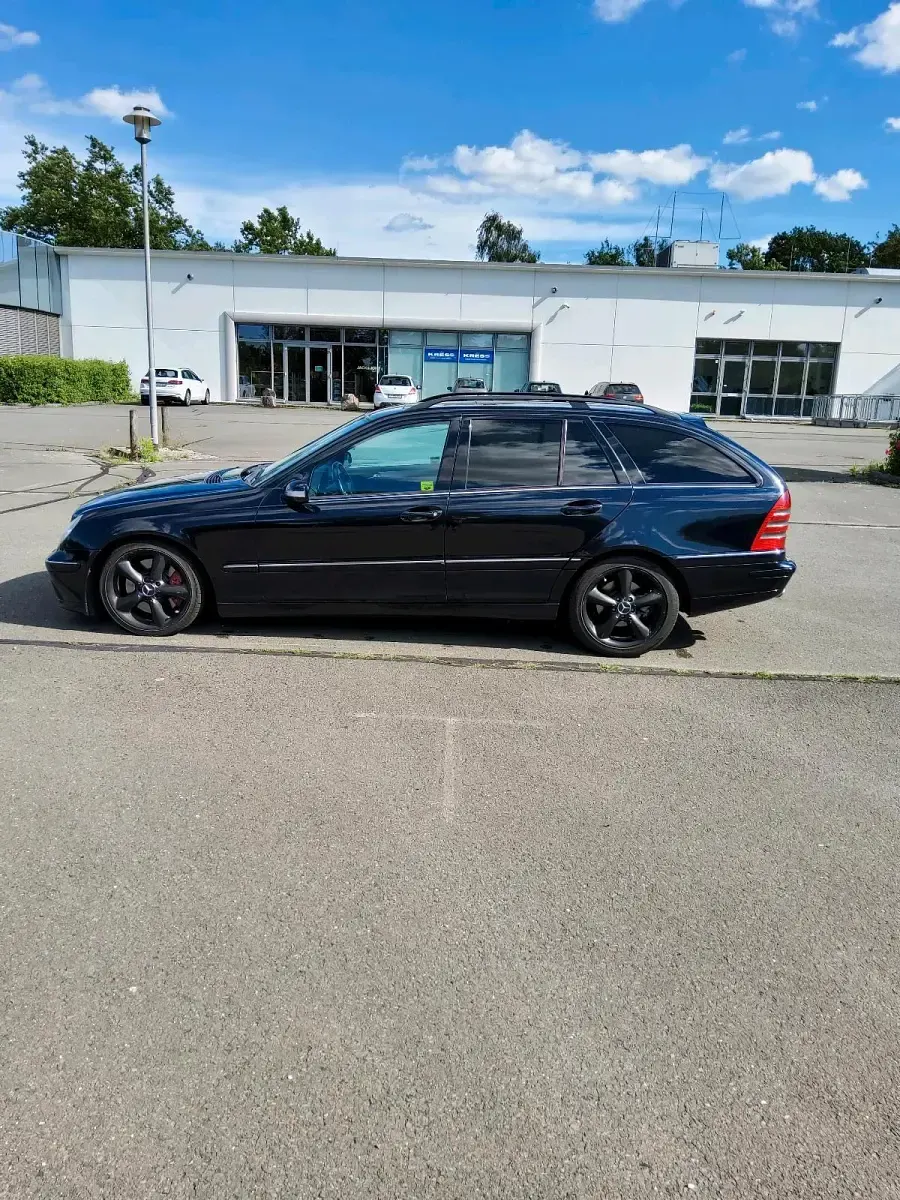 Gebraucht Mercedes C320 225 PS (165 kW) 2005 Blau Kombi
