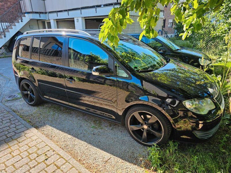Schwarz Gebraucht 2009 VW Touran Van / Kleinbus | 4.800 € (Etwas zu teuer) - Bild 1/4