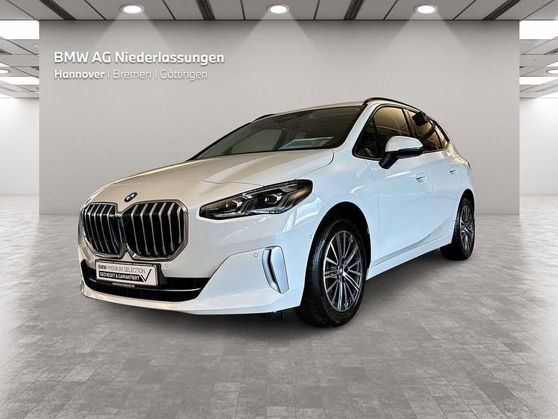 Weiß Gebraucht 2024 BMW 218 Active Tourer Comfort Edition Van / Kleinbus | 31.700 € (Fairer Preis) - Bild 1/4