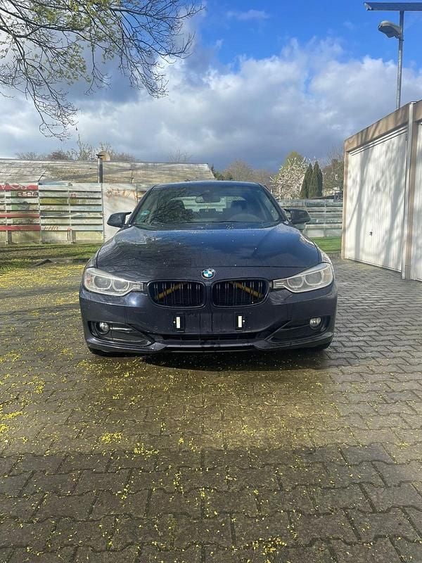 Gebraucht BMW 320 Shadowline 184 PS (135 kW) 2012 Blau Limousine