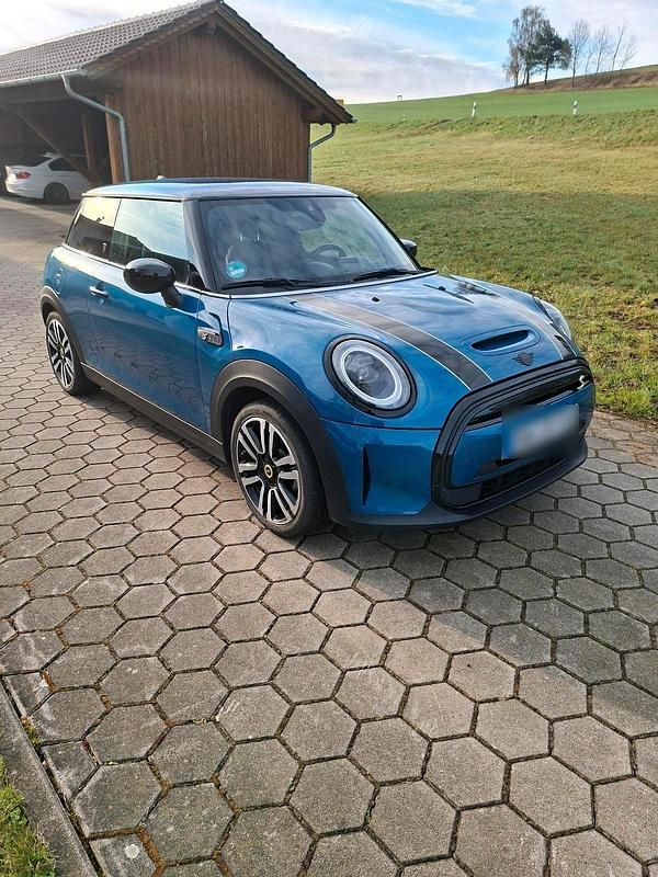 Gebraucht Mini Cooper SE 135 kW (184 PS) 2023 Blau Kleinwagen