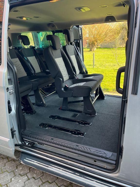 Gebraucht Ford Tourneo 131 PS (96 kW) 2017 Silber Van / Kleinbus