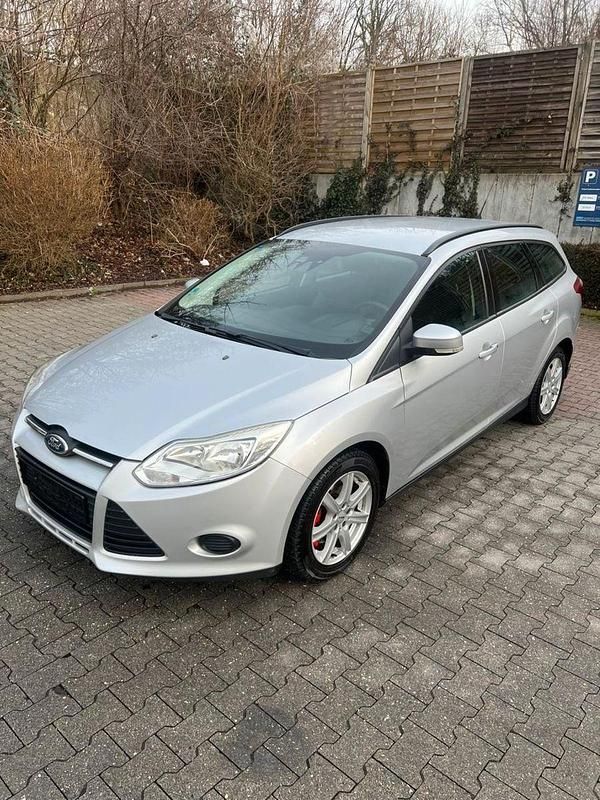 Gebraucht Ford Focus Trend 116 PS (85 kW) 2011 Silber Kombi