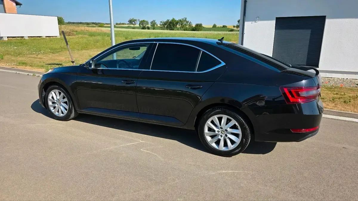 Gebraucht Skoda Superb 190 PS (139 kW) 2019 Schwarz Limousine