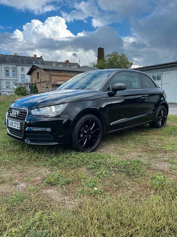 Schwarz Gebraucht 2014 Audi A1 Kleinwagen | 7.900 € (Guter Preis) - Bild 1/4