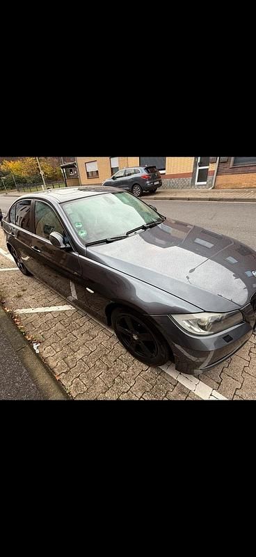 Gebraucht BMW 320 177 PS (130 kW) 2008 Grau Limousine