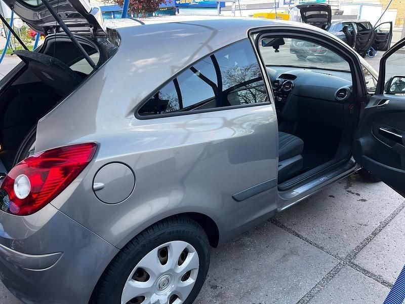 Używany Opel Corsa 85 KM (62 kW) 2010 Brązowy Hatchback