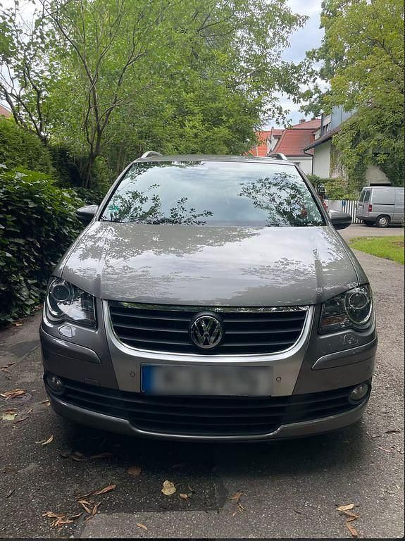 Grau Gebraucht 2009 VW Touran Freestyle Van / Kleinbus | 4.500 € (Guter Preis) - Bild 1/4