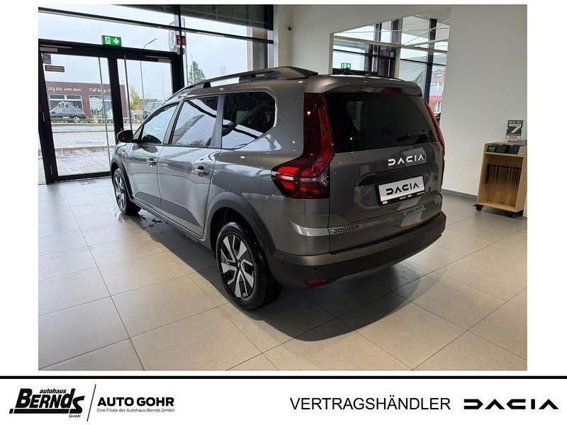Neu Dacia Jogger Expression 91 PS (66 kW) 2026 Dolomitgrau metallic Van / Kleinbus