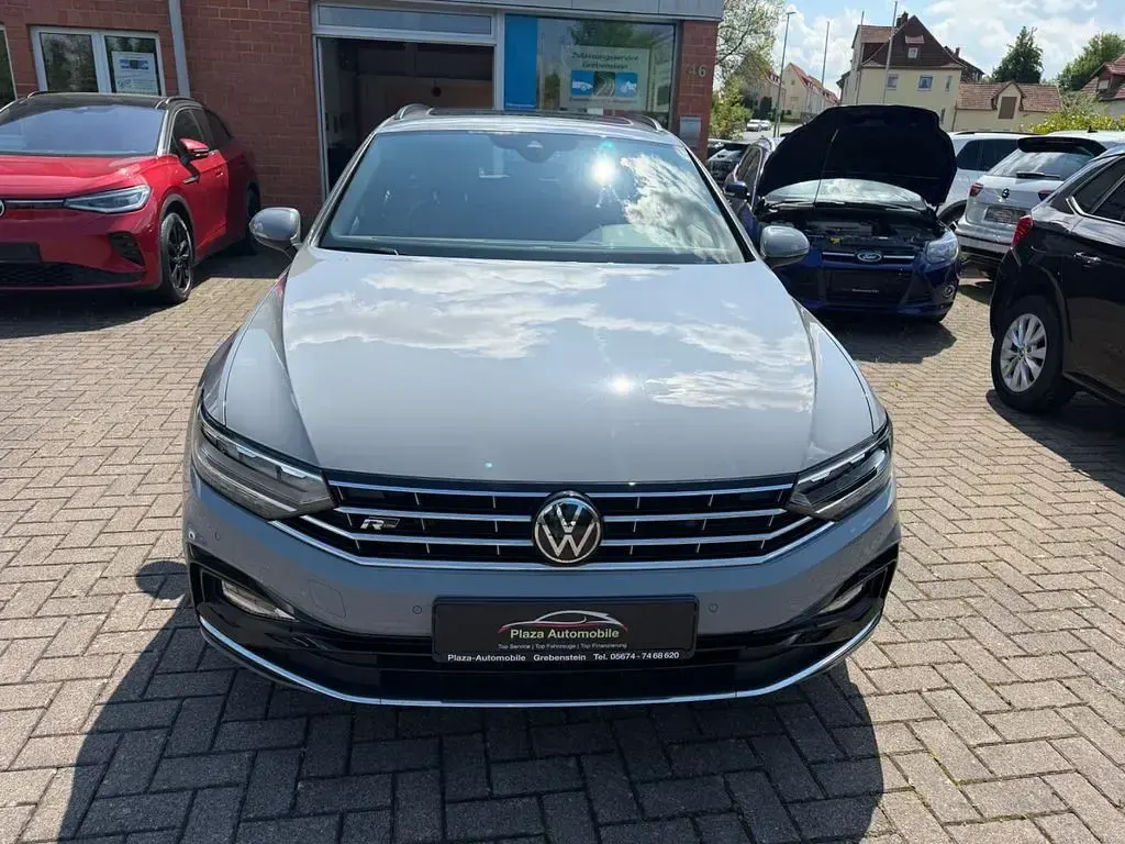 Gebraucht VW Passat R-line 200 PS (147 kW) 2022 Grau Kombi