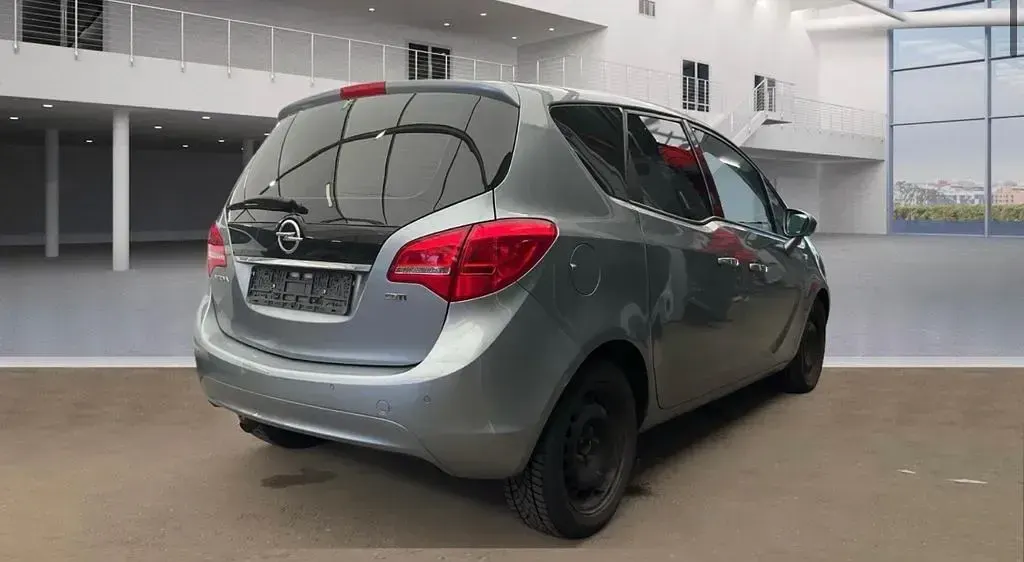 Usata Opel Meriva Innovation 101 CV (74 kW) 2011 Argento Monovolume