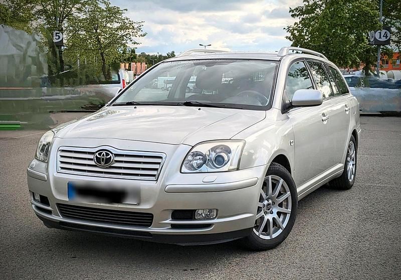 Silber Gebraucht 2005 Toyota Avensis Kombi | 1.950 € (Guter Preis) - Bild 1/4