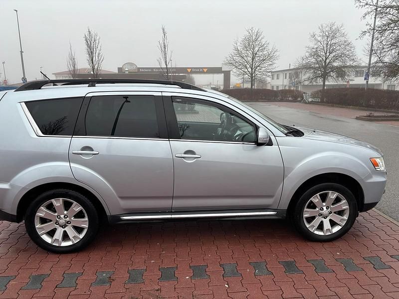 Gebraucht Mitsubishi Outlander Intense 156 PS (114 kW) 2012 Grau SUV