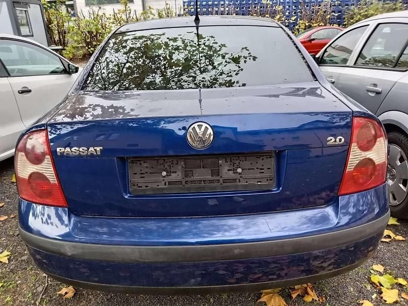 Blau Gebraucht 2003 VW Passat Family Limousine | 699 € (Superpreis) - Bild 1/4