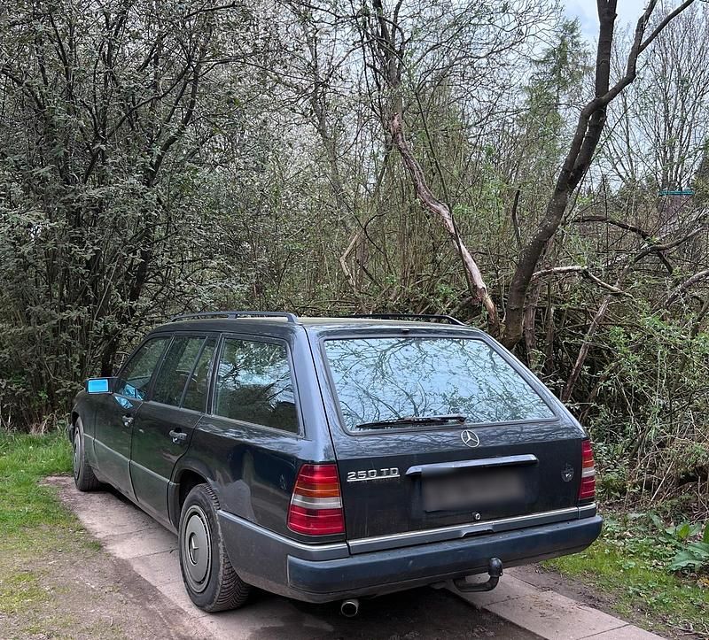 Second-hand Mercedes E250 90 CP (66 kW) 1992 Negru Break