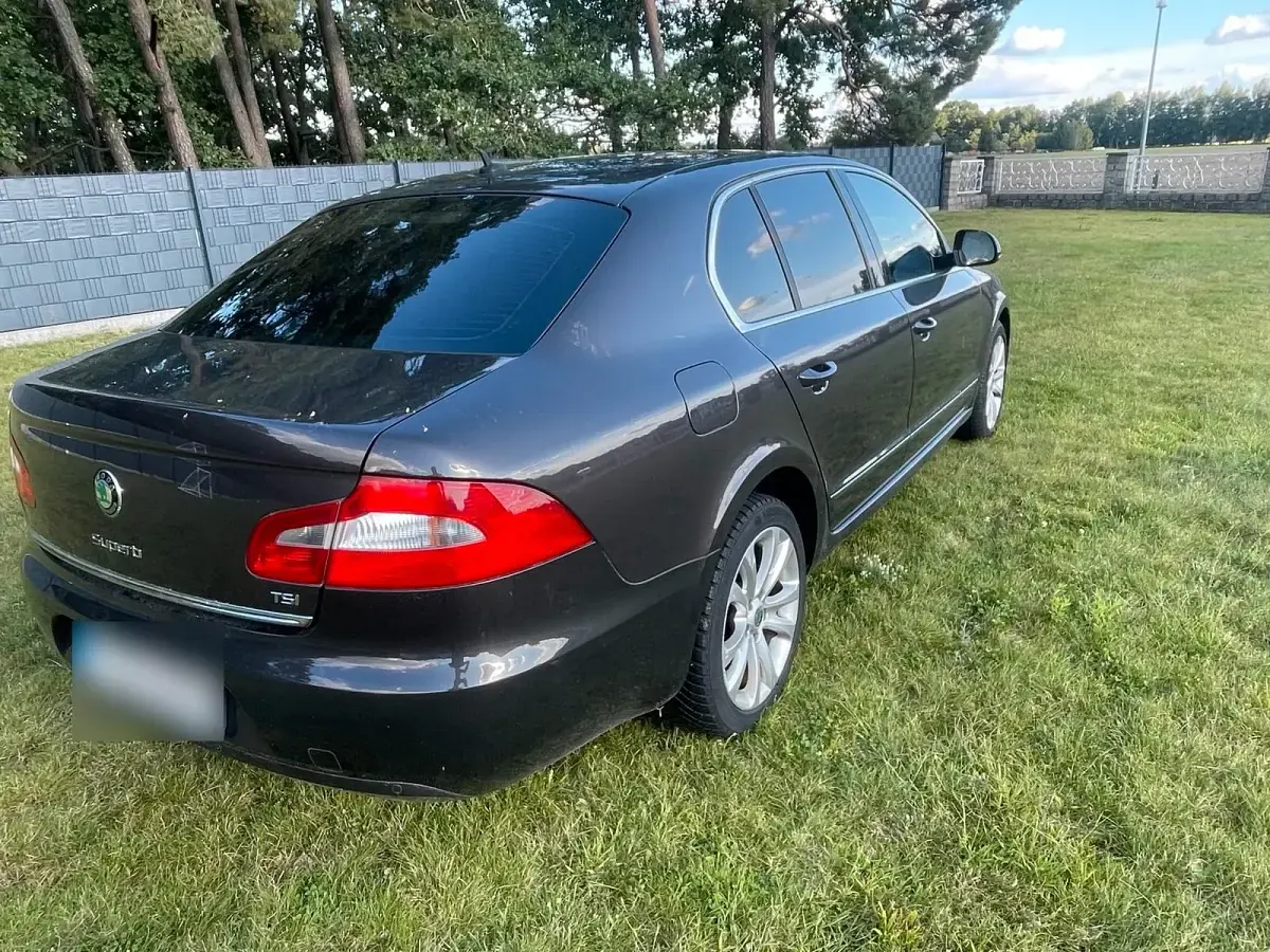 Gebraucht Skoda Superb 125 PS (91 kW) 2010 Braun Limousine