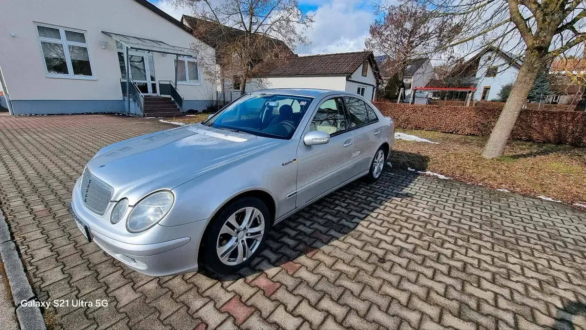 Second-hand Mercedes E220 150 CP (110 kW) 2002 Argintiu Berlinǎ