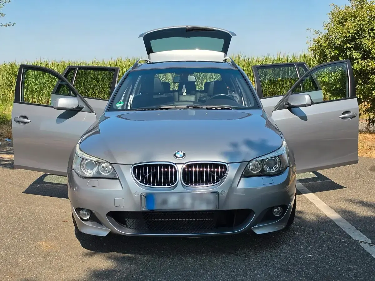 Gebraucht BMW 523 M Sport 177 PS (130 kW) 2005 Grau Kombi