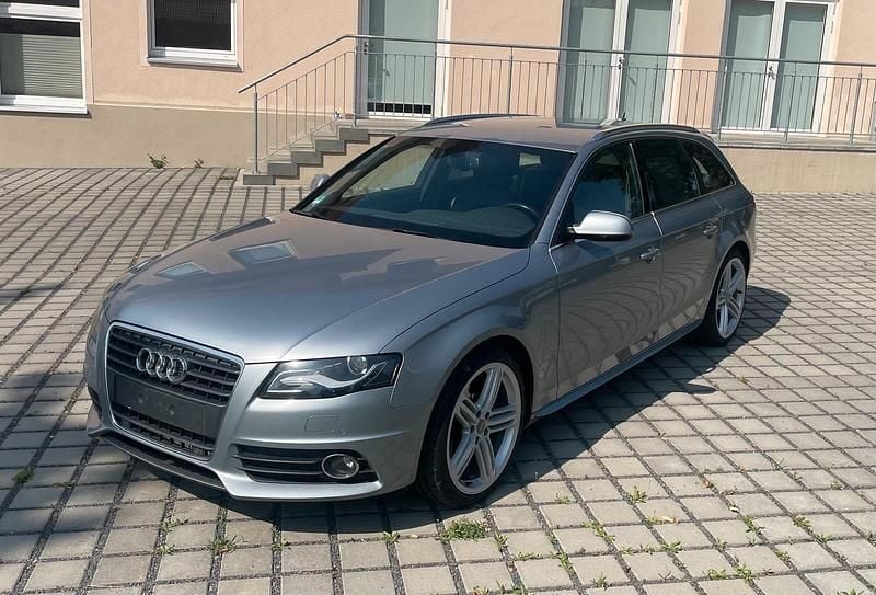 Silber Gebraucht 2011 Audi A4 S-Line Kombi | 6.550 € (Fairer Preis) - Bild 1/4