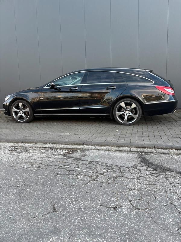 Schwarz Gebraucht 2013 Mercedes CLS350 Kombi | 12.400 € (Superpreis) - Bild 1/4