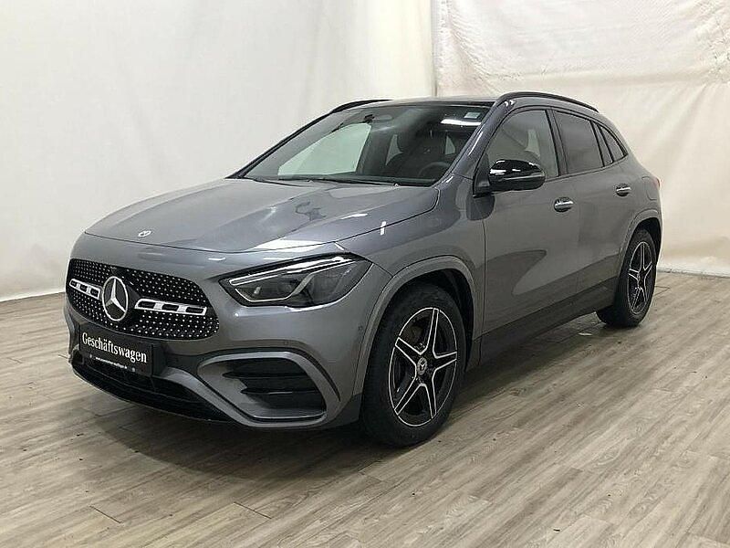 Grau metalliclack mountaingrau Gebraucht 2024 Mercedes GLA200 SUV | 45.790 € (Etwas zu teuer) - Bild 1/4