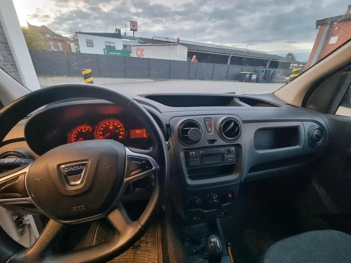Gebraucht Dacia Dokker 95 PS (69 kW) 2017 Weiß Van / Kleinbus