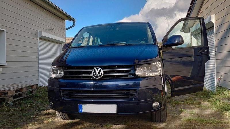 Gebraucht VW Multivan 179 PS (131 kW) 2011 Blau Van / Kleinbus