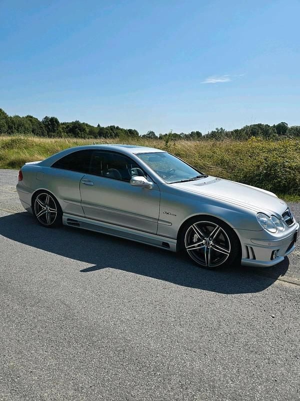 Silber Gebraucht 2007 Mercedes CLK63 AMG AMG Coupé | 34.500 € (Guter Preis) - Bild 1/4