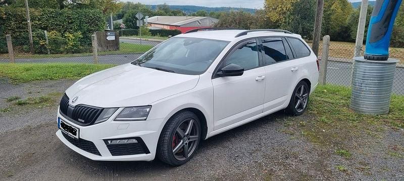Weiß Gebraucht 2017 Skoda Octavia RS Kombi | 20.000 € (Fairer Preis) - Bild 1/4