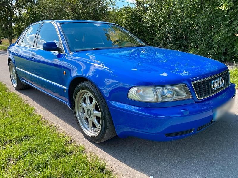Second-hand Audi S8 340 CP (250 kW) 1997 Albastru Berlinǎ