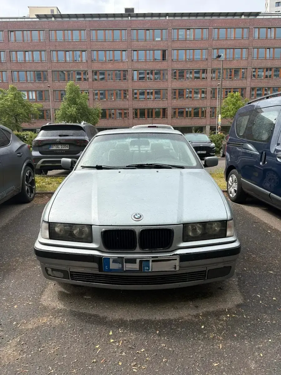 Gebraucht BMW 320 150 PS (110 kW) 1997 Silber Limousine
