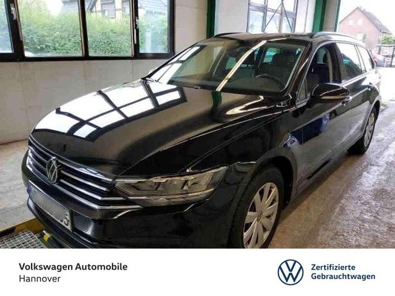 Deep black perleffekt Gebraucht 2023 VW Passat Basis Kombi | 28.490 € (Guter Preis) - Bild 1/3