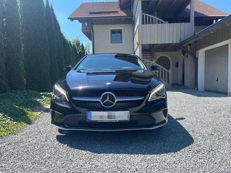 Schwarz Gebraucht 2016 Mercedes CLA180 Limousine | 15.500 € - Bild 1/4