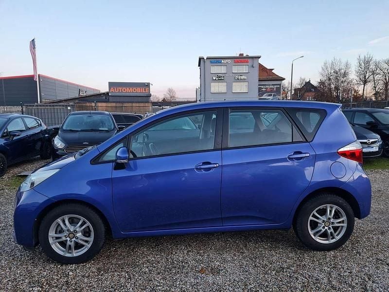 Gebraucht Toyota Verso-S Life 99 PS (72 kW) 2011 Satin blue mm Van / Kleinbus