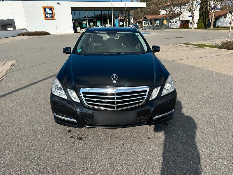 Second-hand Mercedes E250 204 CP (150 kW) 2012 Negru Break