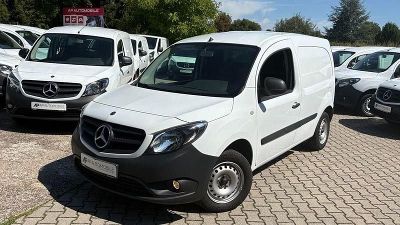 Weiß Gebraucht 2021 Mercedes Citan 108 Van / Kleinbus | 13.100 € (Fairer Preis) - Bild 1/4