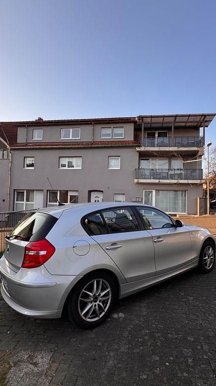 Gebraucht BMW 118 143 PS (105 kW) 2007 Silber Kleinwagen