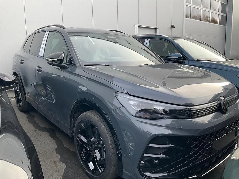 Delfin grau metallic Neu 2025 VW Tiguan R-line SUV | 54.995 € (Fairer Preis) - Bild 1/2